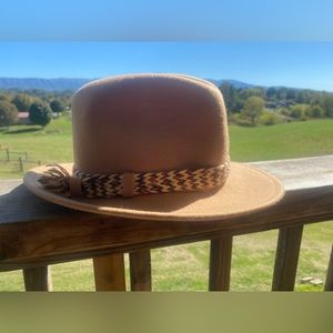 Peachfelt wool hat
